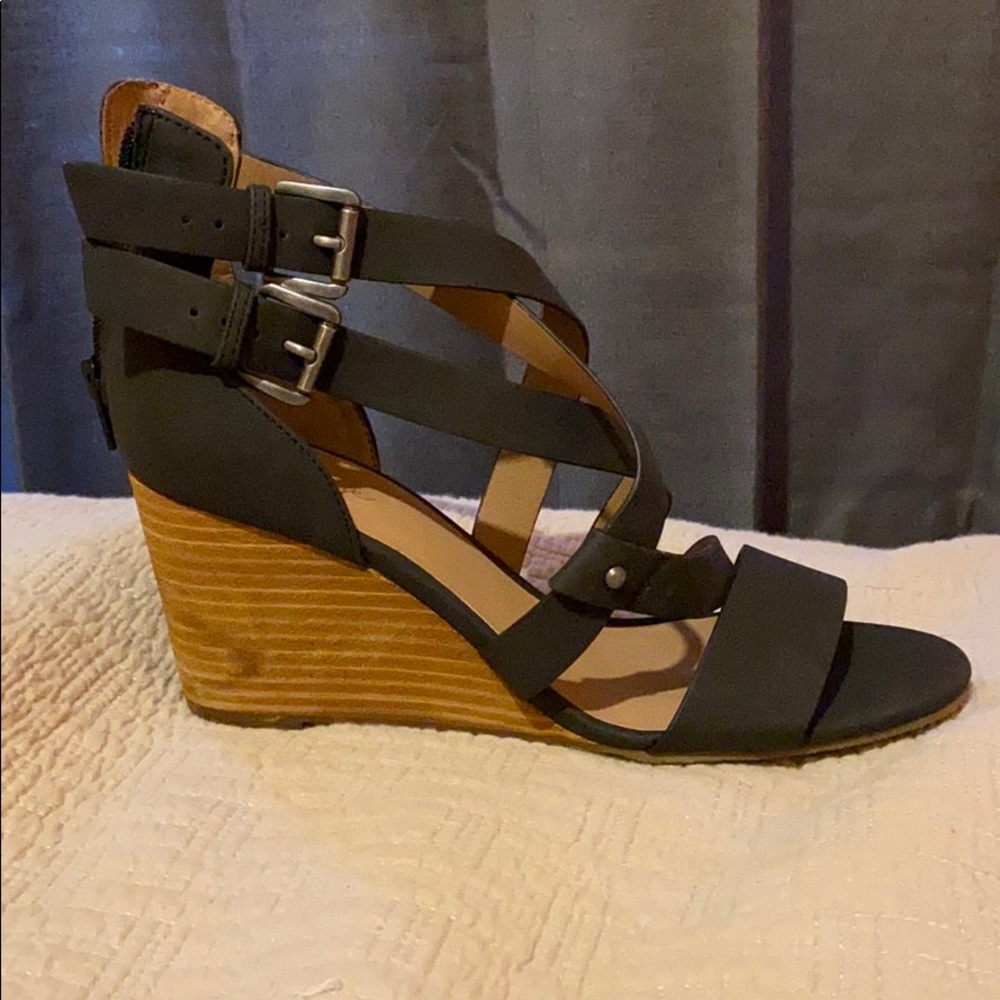 Crown Vintage Wedges